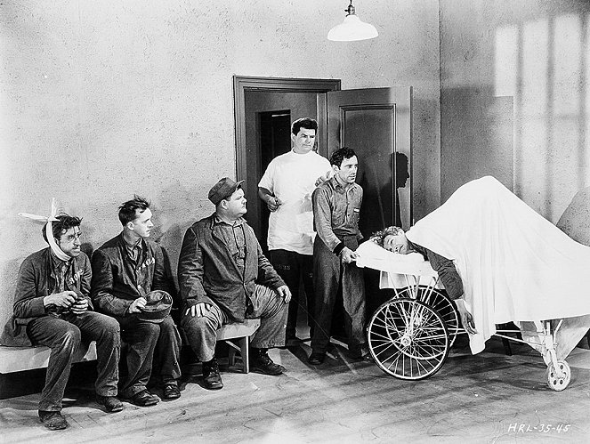 Mohikaanimonnit motissa - Kuvat elokuvasta - Stan Laurel, Oliver Hardy