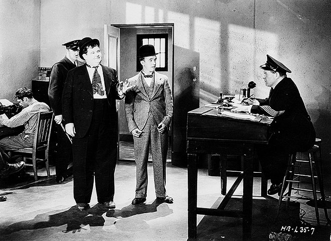 Pardon Us - Z filmu - Oliver Hardy, Stan Laurel
