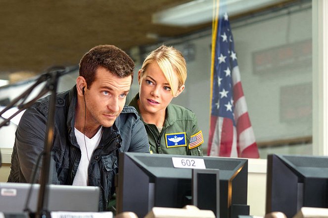 Aloha - Die Chance auf Glück - Filmfotos - Bradley Cooper, Emma Stone