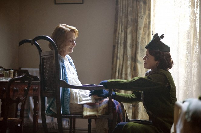 Upstairs Downstairs - Somewhere Over the Rainbow - Photos - Claire Foy