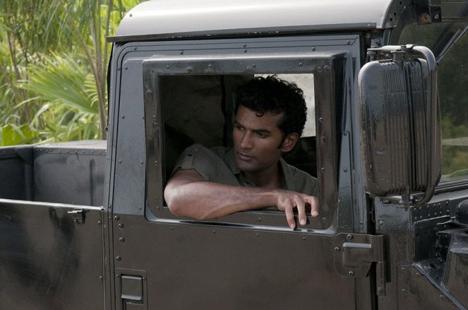 V utajení - Z filmu - Sendhil Ramamurthy