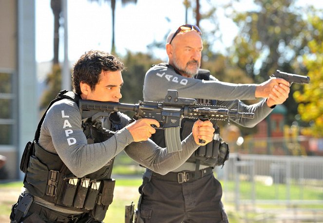 Gang Related - Filmfotos - Ramon Rodriguez, Terry O'Quinn