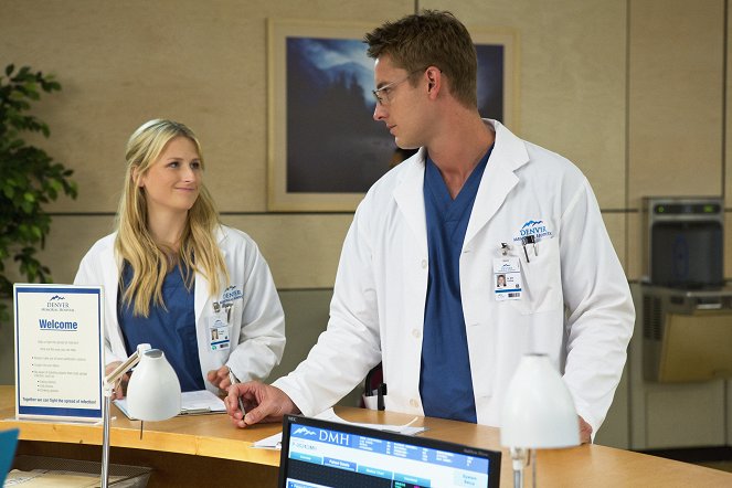 Emily Owens, M.D. - Emily and... the Love of Larping - Filmfotók - Mamie Gummer, Justin Hartley