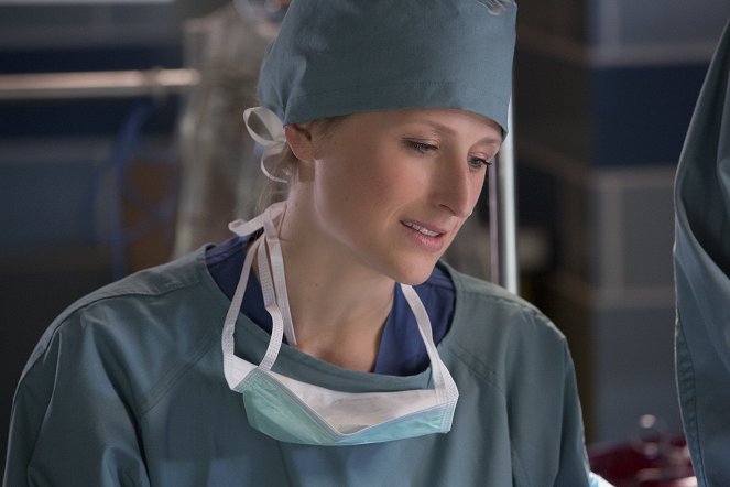 Emily Owens, M.D. - Emily and... the Question of Faith - Film - Mamie Gummer