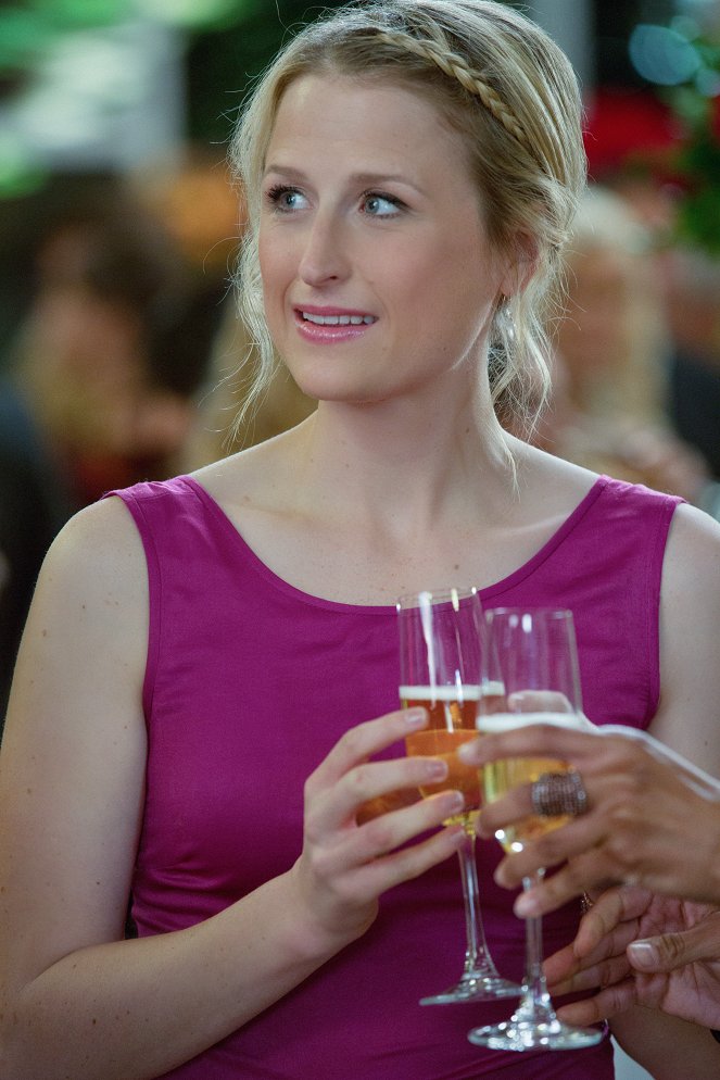 Emily Owens, M.D. - Emily and... the Teapot - Photos - Mamie Gummer