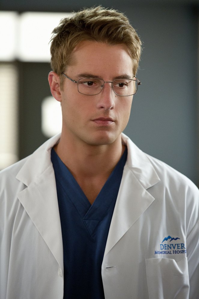 Emily Owens, M.D. - Emily and... the Good and the Bad - Van film - Justin Hartley