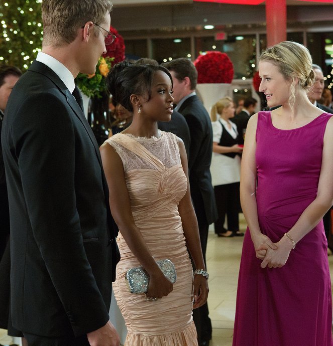 Emily Owens, M.D. - Emily and... the Teapot - Film - Justin Hartley, Aja Naomi King, Mamie Gummer