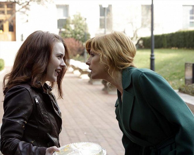 Black Box - Filmfotos - Rachel Brosnahan, Kelly Reilly