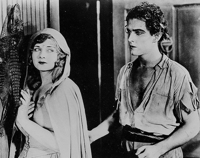 Where the Pavement Ends - De la película - Alice Terry, Ramon Novarro