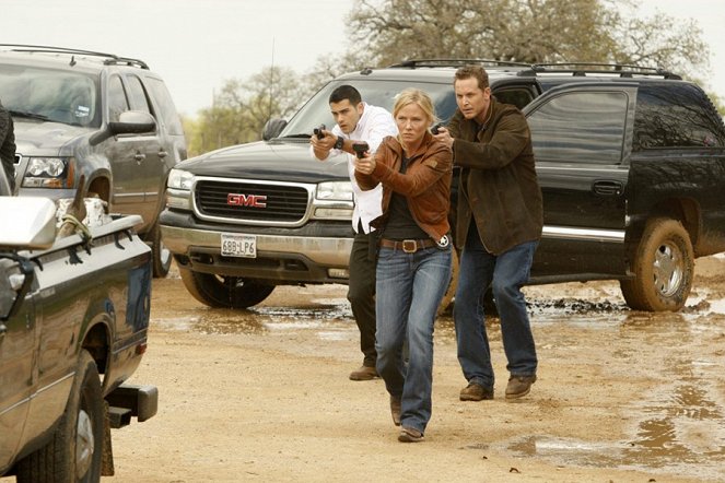 Šerifové z Texasu - Z filmu - Jesse Metcalfe, Kelli Giddish, Cole Hauser