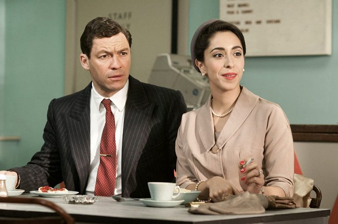 The Hour - Filmfotók - Dominic West, Oona Chaplin