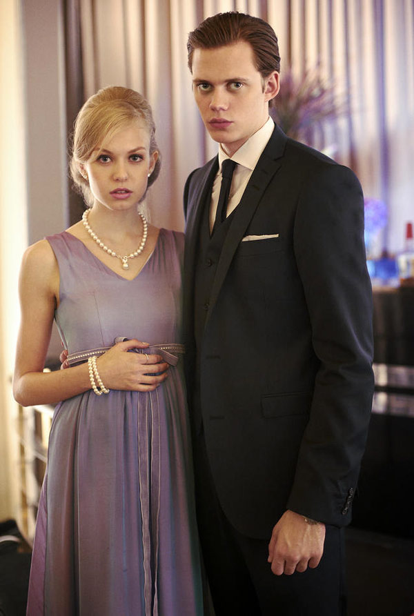 Hemlock Grove - Photos - Penelope Mitchell, Bill Skarsgård