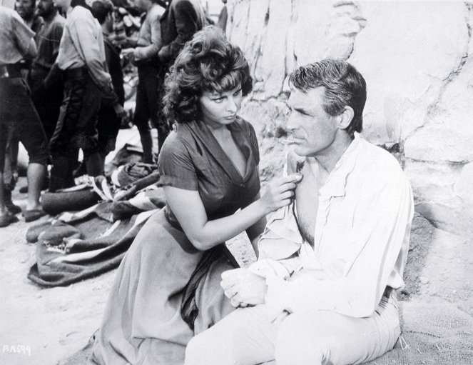 The Pride and the Passion - Photos - Sophia Loren, Cary Grant