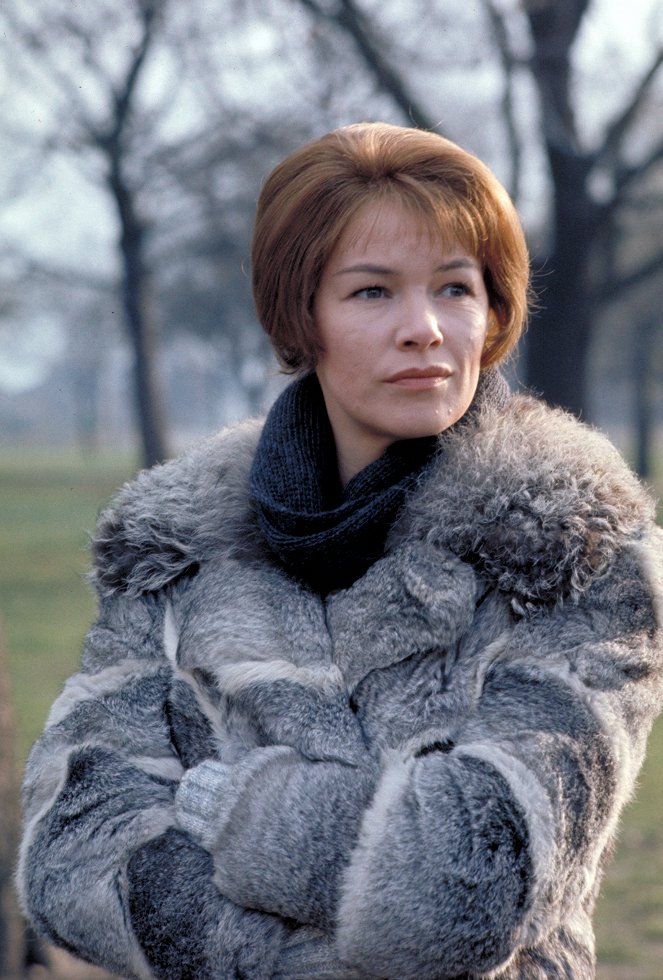 Sunday Bloody Sunday - Photos - Glenda Jackson