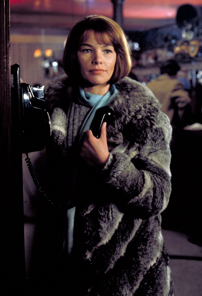 Sunday Bloody Sunday - Photos - Glenda Jackson