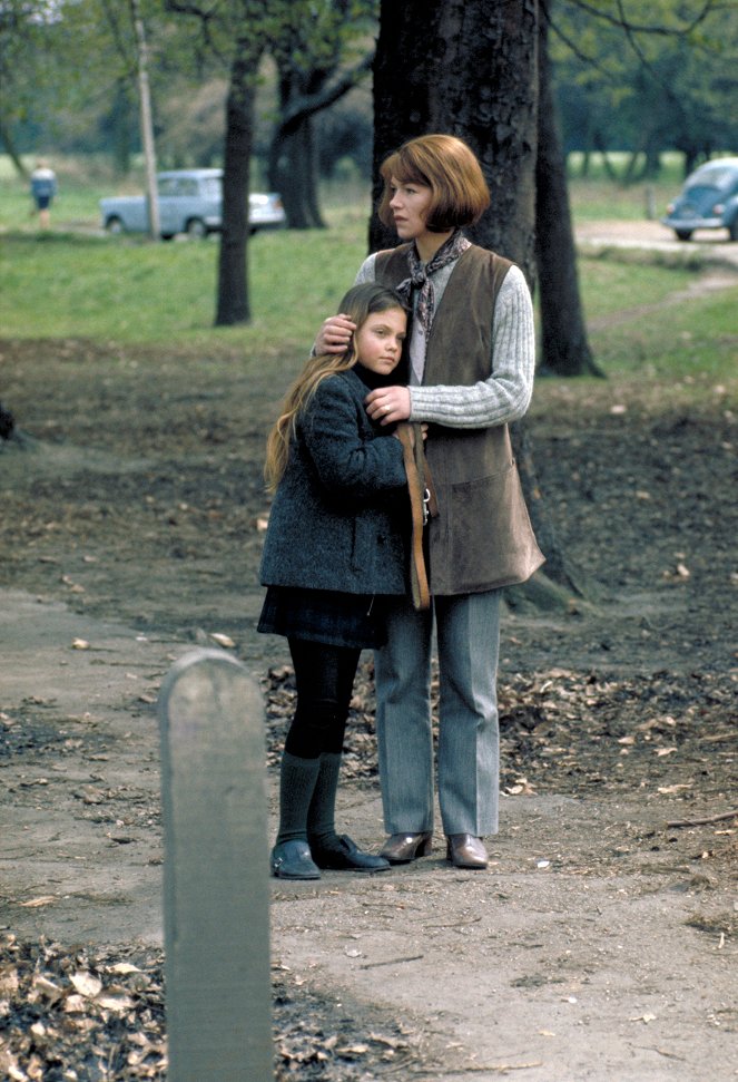 Sunday Bloody Sunday - Photos - Glenda Jackson