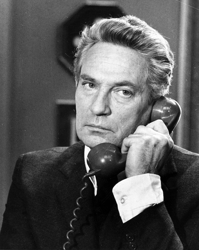 Domingo, Maldito Domingo - Do filme - Peter Finch