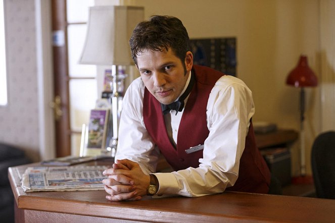 Being Human - Filmfotos - Damien Molony