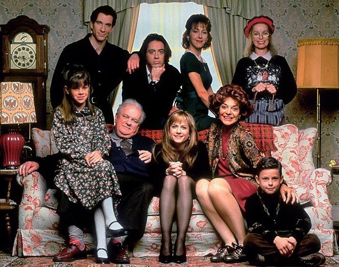 Familienfest und andere Schwierigkeiten - Werbefoto - Dylan McDermott, Charles Durning, Robert Downey Jr., Holly Hunter, Cynthia Stevenson, Anne Bancroft, Geraldine Chaplin, Zack Duhame