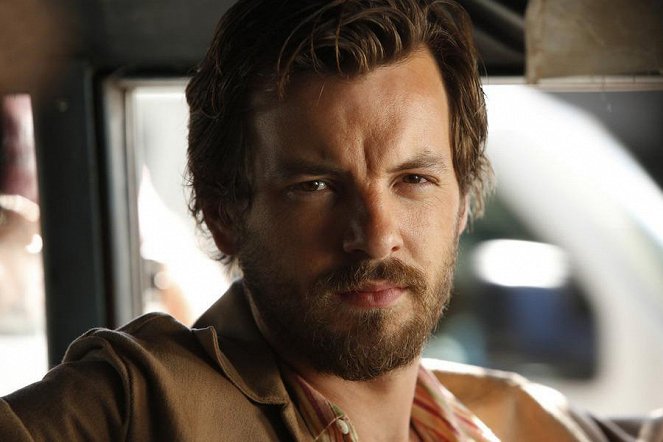 Aquarius - Season 1 - The Hunter Gets Captured by the Game - Photos - Gethin Anthony