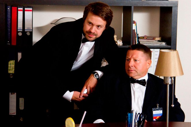 Agent osobogo naznačenija - Ljubov i karavaj - De la película - Sergey Peregudov, Mikhail Tryasorukov
