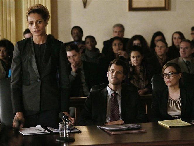 How to Get Away with Murder - Mama's Here Now - Photos - Michelle Hurd, Mark Famiglietti
