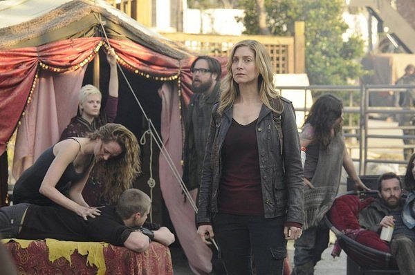 Revolution - Photos - Zak Orth, Elizabeth Mitchell