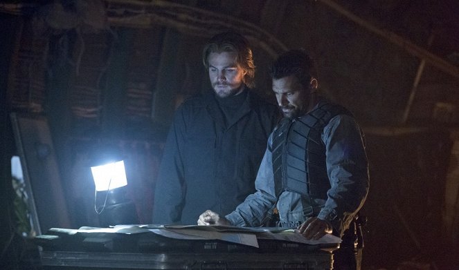 Arrow - The Odyssey - Photos - Stephen Amell, Manu Bennett