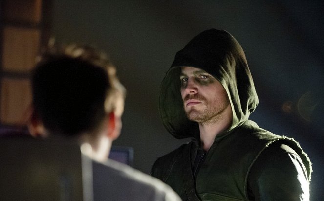 Arrow - Unfinished Business - Photos - Stephen Amell