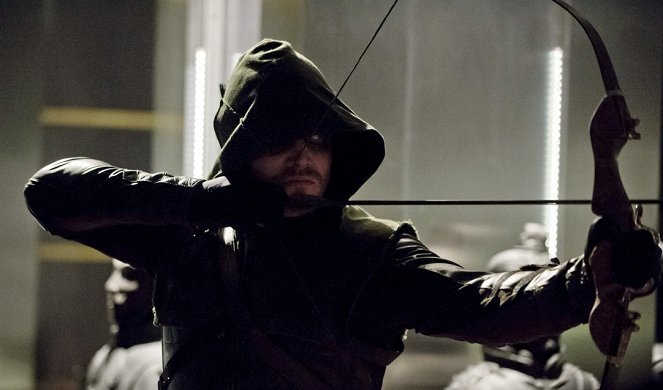 Arrow - Darkness on the Edge of Town - Photos - Stephen Amell