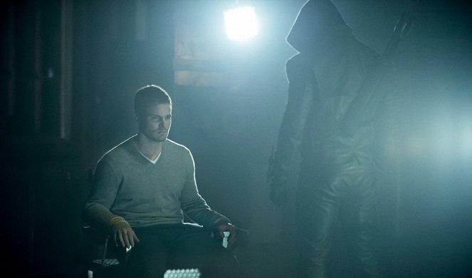 Arrow - Darkness on the Edge of Town - Photos - Stephen Amell