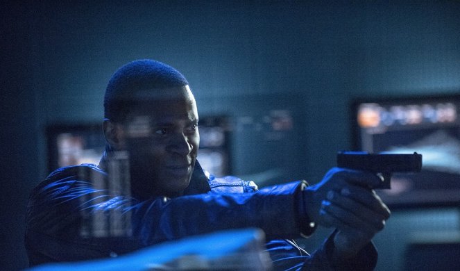 Arrow - Season 2 - Unthinkable - Photos - David Ramsey