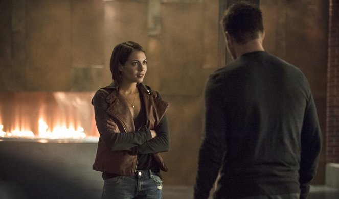 Arrow - Season 3 - El origen secreto de Felicity Smoak - De la película - Willa Holland