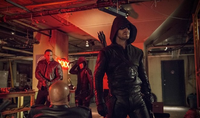 Arrow - The Brave and the Bold - Photos - David Ramsey, Stephen Amell