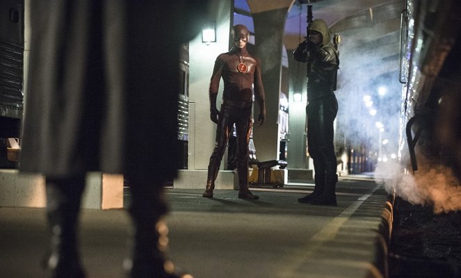 Arrow - The Brave and the Bold - Photos - Grant Gustin, Stephen Amell