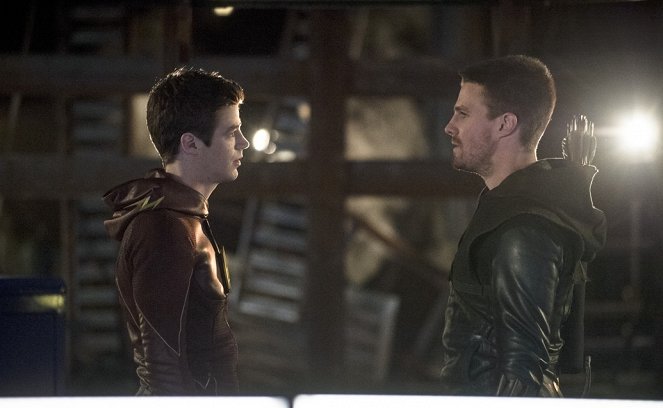 Arrow - The Brave and the Bold - Z filmu - Grant Gustin, Stephen Amell