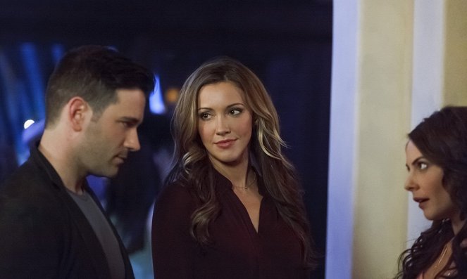 Arrow - The Return - Photos - Colin Donnell, Katie Cassidy, Willa Holland