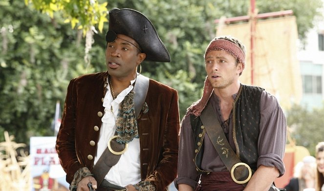 Hart of Dixie - The Pirate & The Practice - Photos - Cress Williams, Wilson Bethel