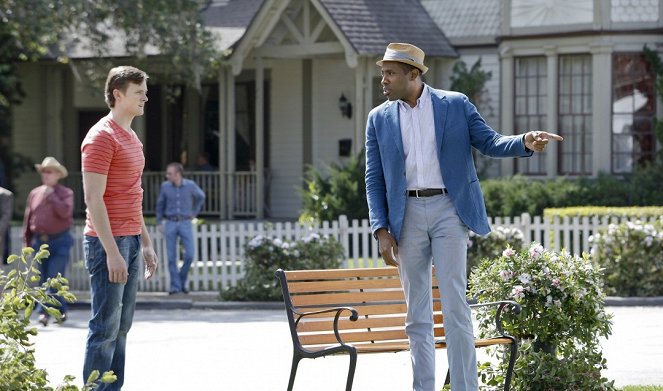 Hart of Dixie - The Big Day - Photos - Cress Williams