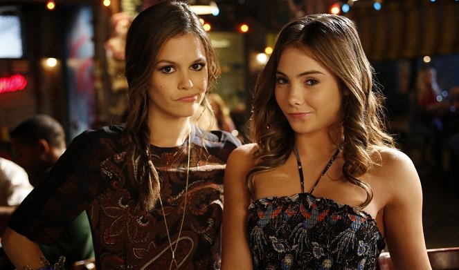 Hart of Dixie - Season 2 - Baby, Don't Get Hooked on Me - Photos - Rachel Bilson