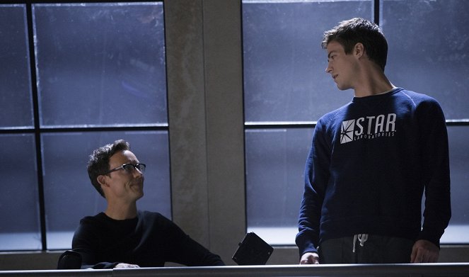 Flash - Season 1 - Pilot - Z filmu - Tom Cavanagh, Grant Gustin