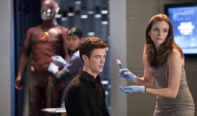 The Flash - Season 1 - Fastest Man Alive - Photos - Grant Gustin, Danielle Panabaker