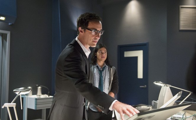 The Flash - Things You Can't Outrun - Photos - Tom Cavanagh, Carlos Valdes