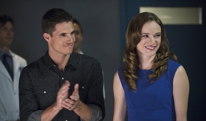 The Flash - Things You Can't Outrun - Photos - Robbie Amell, Danielle Panabaker