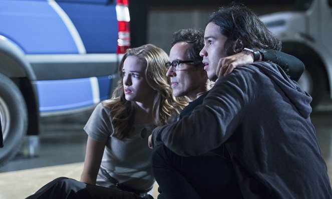The Flash - Power Outage - Van film - Danielle Panabaker, Tom Cavanagh, Carlos Valdes