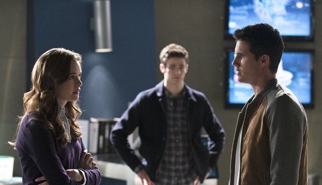 The Flash - The Nuclear Man - Van film - Danielle Panabaker, Robbie Amell
