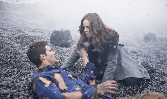 The Flash - Fallout - Photos - Robbie Amell, Danielle Panabaker
