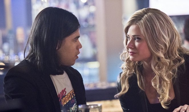 The Flash - Rogue Time - Van film - Carlos Valdes, Peyton List