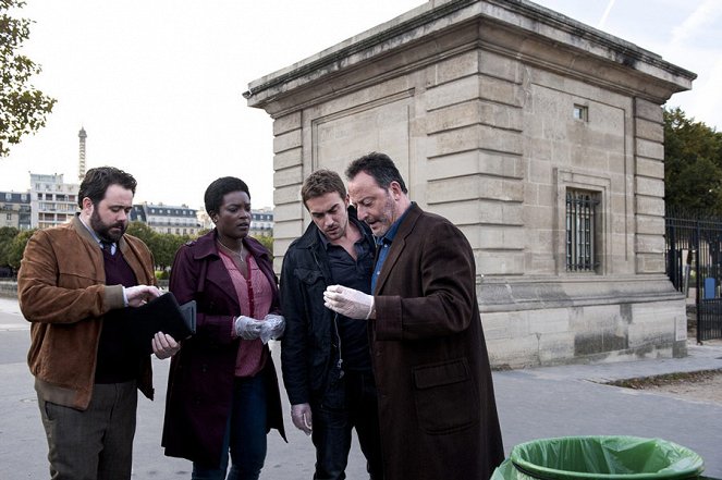 Jo - De la película - Celyn Jones, Wunmi Mosaku, Tom Austen, Jean Reno