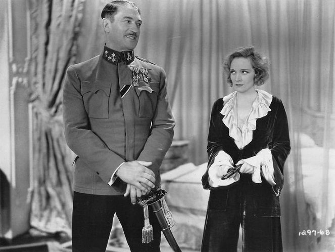 Dishonored - Do filme - Victor McLaglen, Marlene Dietrich